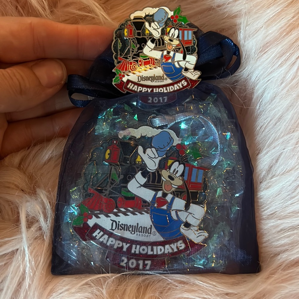 NWT rare Disneyland Holiday Time Christmas Ornament and pin 2017.